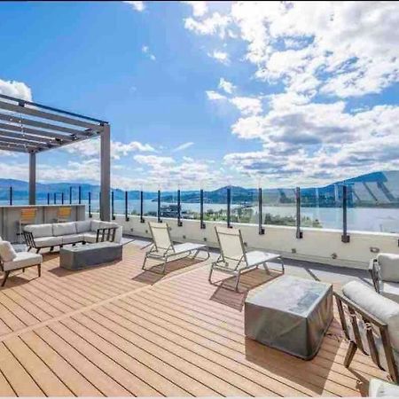 Amazing Brand New Lakeview Condo Downtown 基洛纳 外观 照片