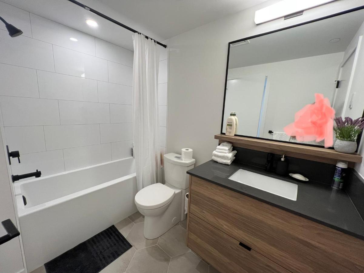 Amazing Brand New Lakeview Condo Downtown 基洛纳 外观 照片