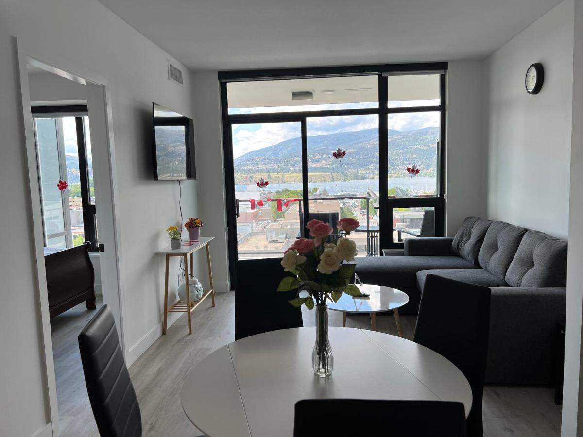 Amazing Brand New Lakeview Condo Downtown 基洛纳 外观 照片