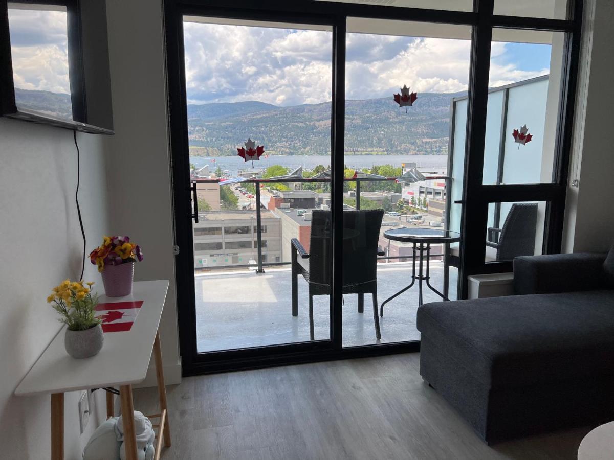 Amazing Brand New Lakeview Condo Downtown 基洛纳 外观 照片