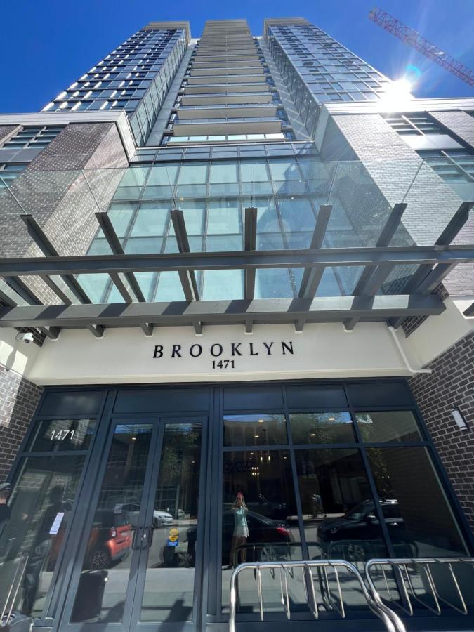 Amazing Brand New Lakeview Condo Downtown 基洛纳 外观 照片
