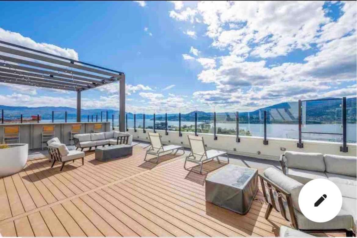 Amazing Brand New Lakeview Condo Downtown 基洛纳 外观 照片